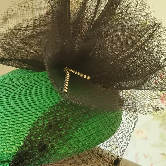 VINTAGE Bellini Green Straw Hat with Black Veil and Fascinator